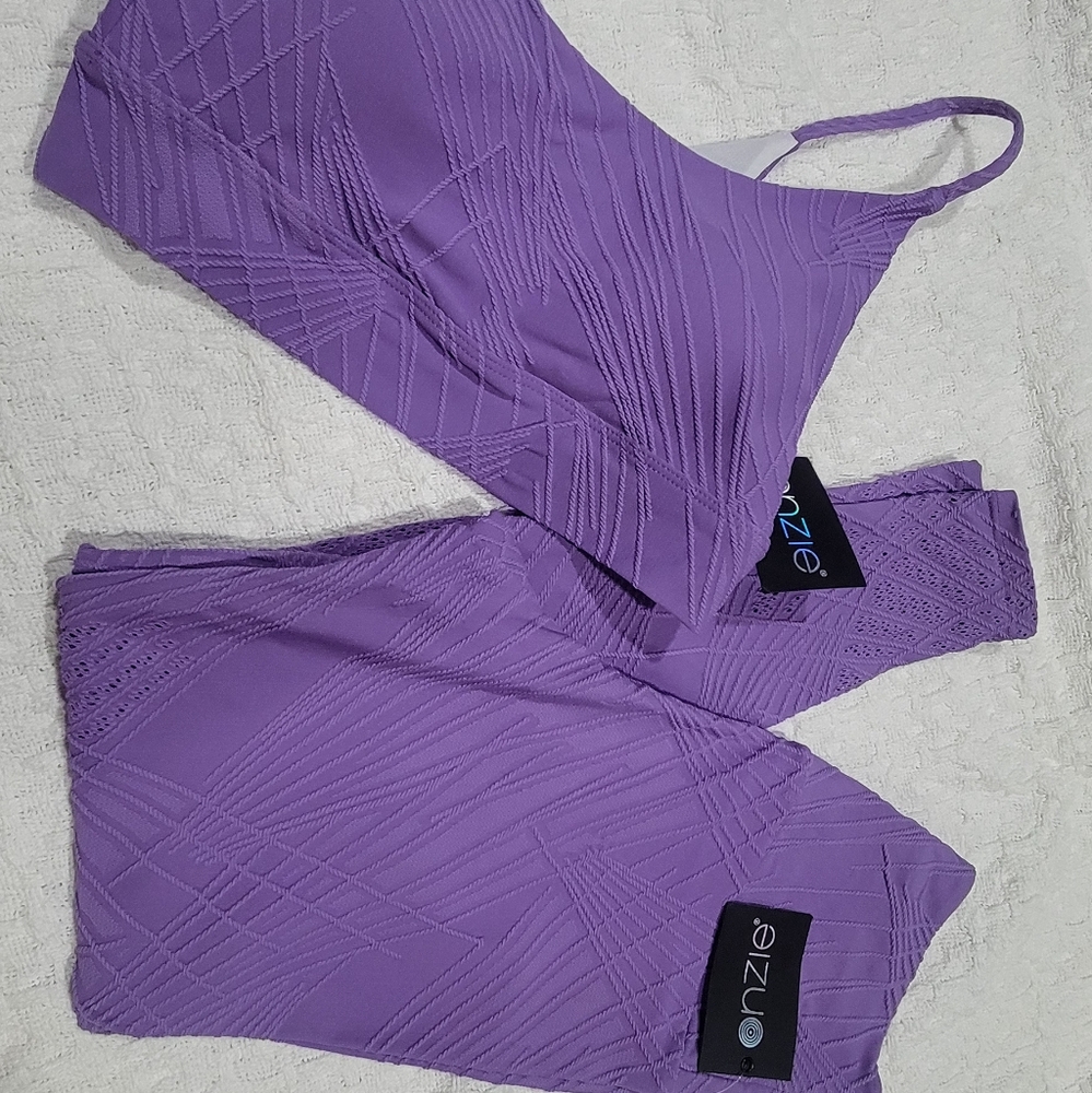 Onzie Purple Textured‎ Sports Bra and Leggings Set